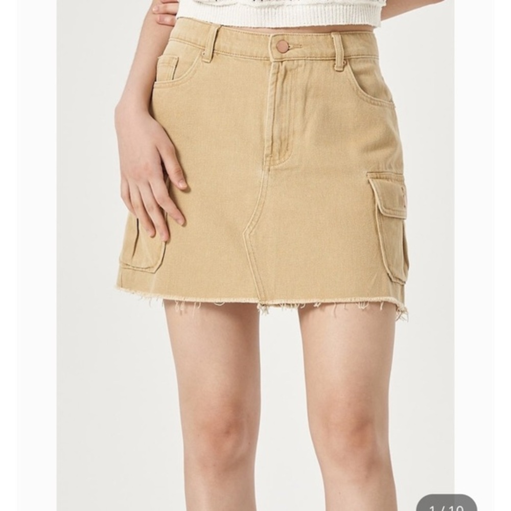 Fray Beige Denim Mini Skirt Cargo Pockets Casual Closet Staple Fringe Size M‎